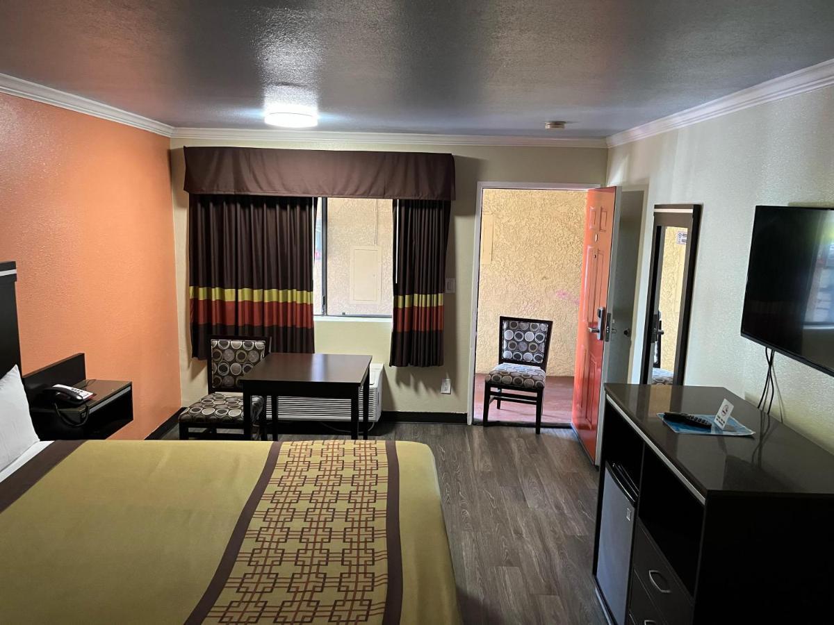 Rivera Inn & Suites Motel Pico Rivera Exterior photo